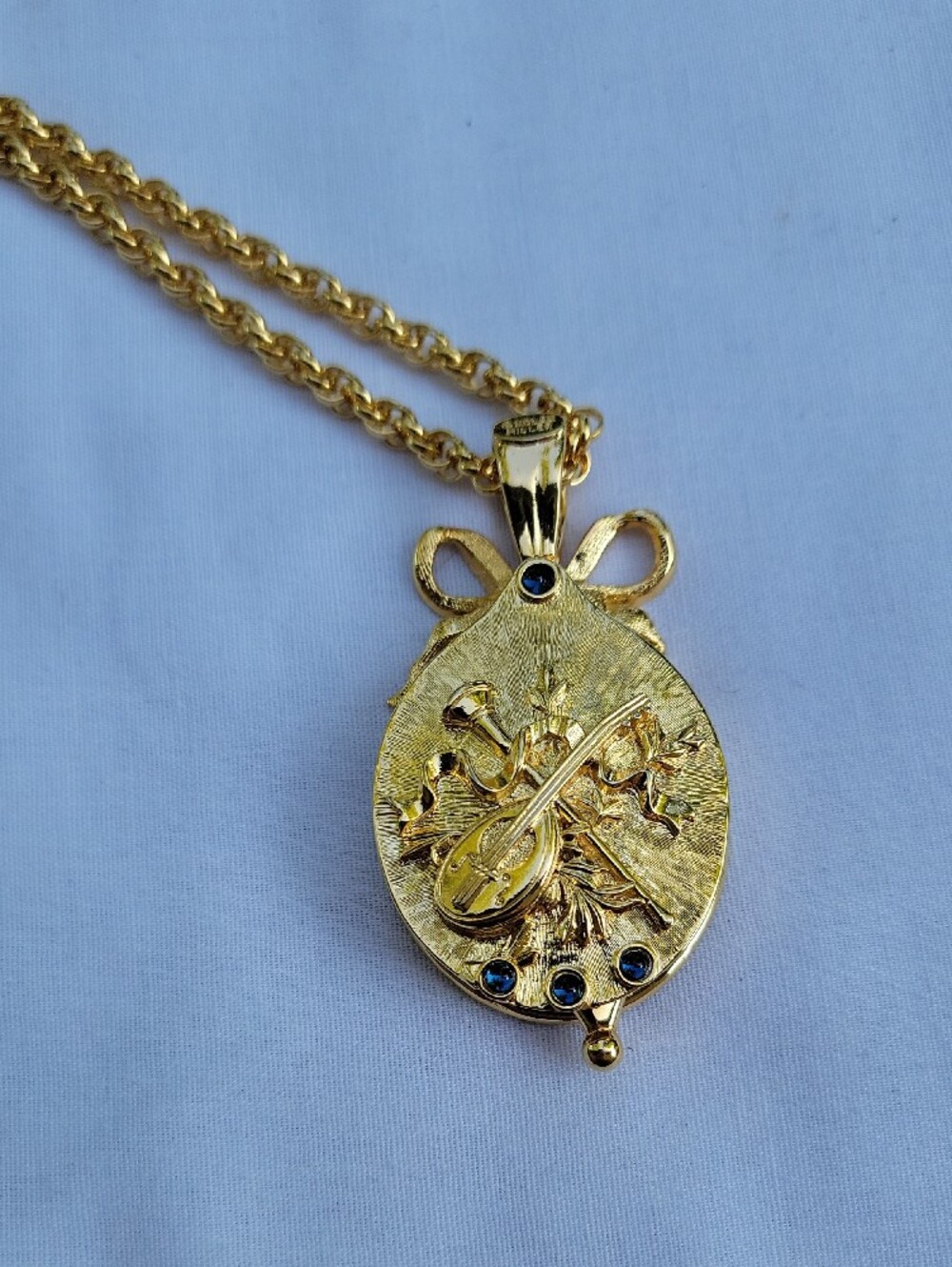 Vintage Nolan Miller Gold-Tone Blue Magnifying Pendant Medallion Necklace - Picture 3 of 8